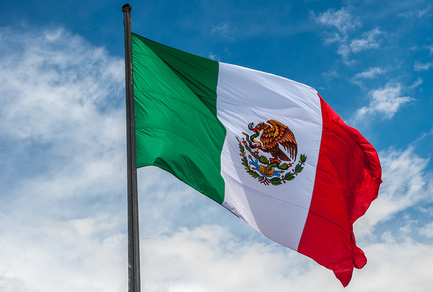 the-mexican-flag-its-history-meaning-design-symbols-and-more